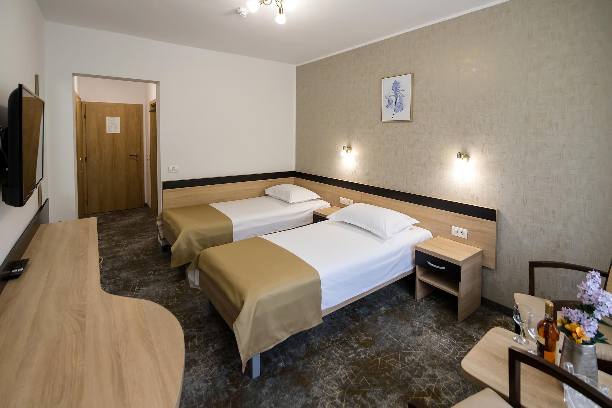 Cazare Hotel Caciulata 2